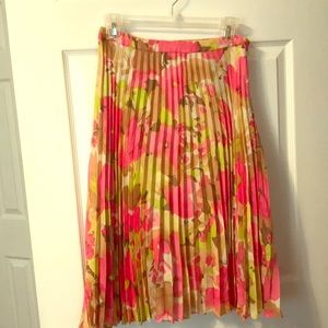 Fun and flirty skirt! Ann Taylor Loft 2P.